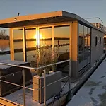 Ostsee Hausboot Ostseeblick 1 Ferienhaus *