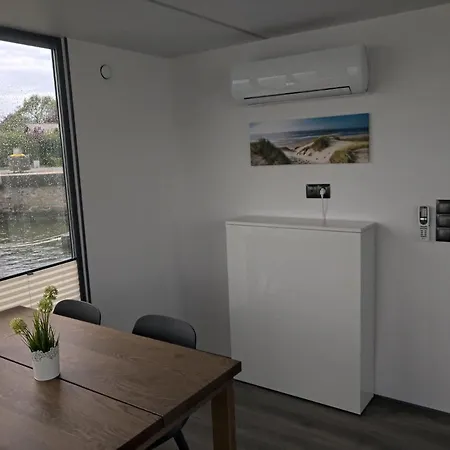 Дом отдыха Ostsee Hausboot Ostseeblick 1 Шлезвиг