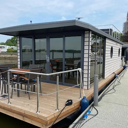 Дом отдыха Ostsee Hausboot Ostseeblick 1 Шлезвиг