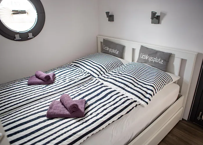 Ostsee Hausboot Ostseeblick 1 * Schleswig